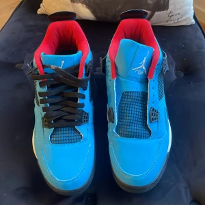 Jordan 4 - Inte använt, de har laces men lägger in de så du kan fixa de hur du vill👌 Storlek 44