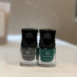 Alessandro nagellack 2 st - Två nagellack från Alessandro. Färgerna är New york grey och Greenwood. Nya oöppnade!