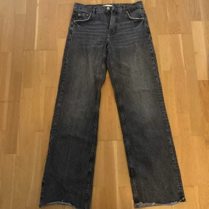 Grå jeans - Så snygga jeans nu till hösten! Lite vidare ben