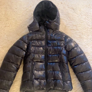 Jätte fin jacka från lager 157💕 - Storlek S har ej använt då den är för stor!💕 betalar ej för frakt 