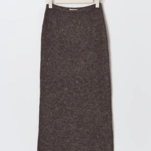 Stickad kjol - Säljar denna som ny använd Max 4 gånger, säljer den pågrund av att jag ibte använder den🥰 Slutsåld på Gina 