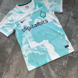 Nike Inter Milan fotbollströja - Helt ny oanvänd fotbollströja 