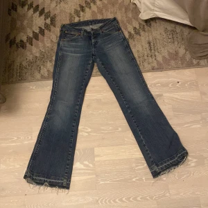 Wrangler jeans  - Dessa jeans kommer inte till användning hemma hos mig längre men är super fina!!!❤️