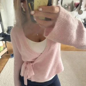 Omlott tröja - Helt helt ny, slutsåld!!! Säljer den i SVART💕