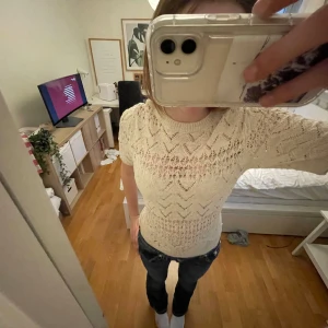 Stickad zara blus - Säljer eftersom jag inte använder den längre men vekrligen jättesöt blus! Bra nu till nu vintern.❤️