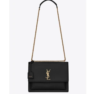 YSL väska - Säljer min äkta väska från YSL då den inte kommer till användning längre! Köpt för 1750kr!  ge gärna egna prisförslag!!!