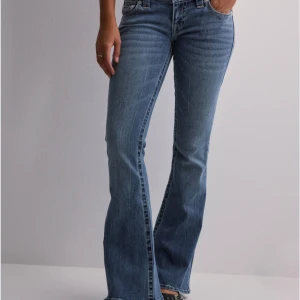 True religion jeans  - Seljer dessa true religion jeans  i storlek 26 då de inte kom till nån användning. Pris kan diskuteras. Är i jättebra skick då dom aldrig har använts. Köpte dom för 1400kr och säljer  för 900kr skriv för fler bilder. 