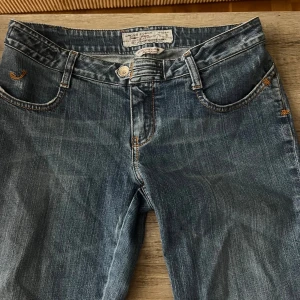 Jeans - Superfina jeans som passar mig som är 170cm, lite bootcut. Lågmidjade