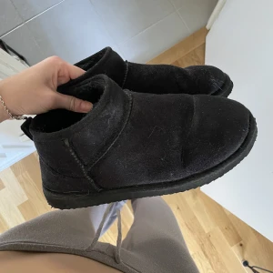 Uggs - Säljer dessa uggsliknande skor från Carin Wester då det är för små för mig, använda förra vintern men i bra skick 😊