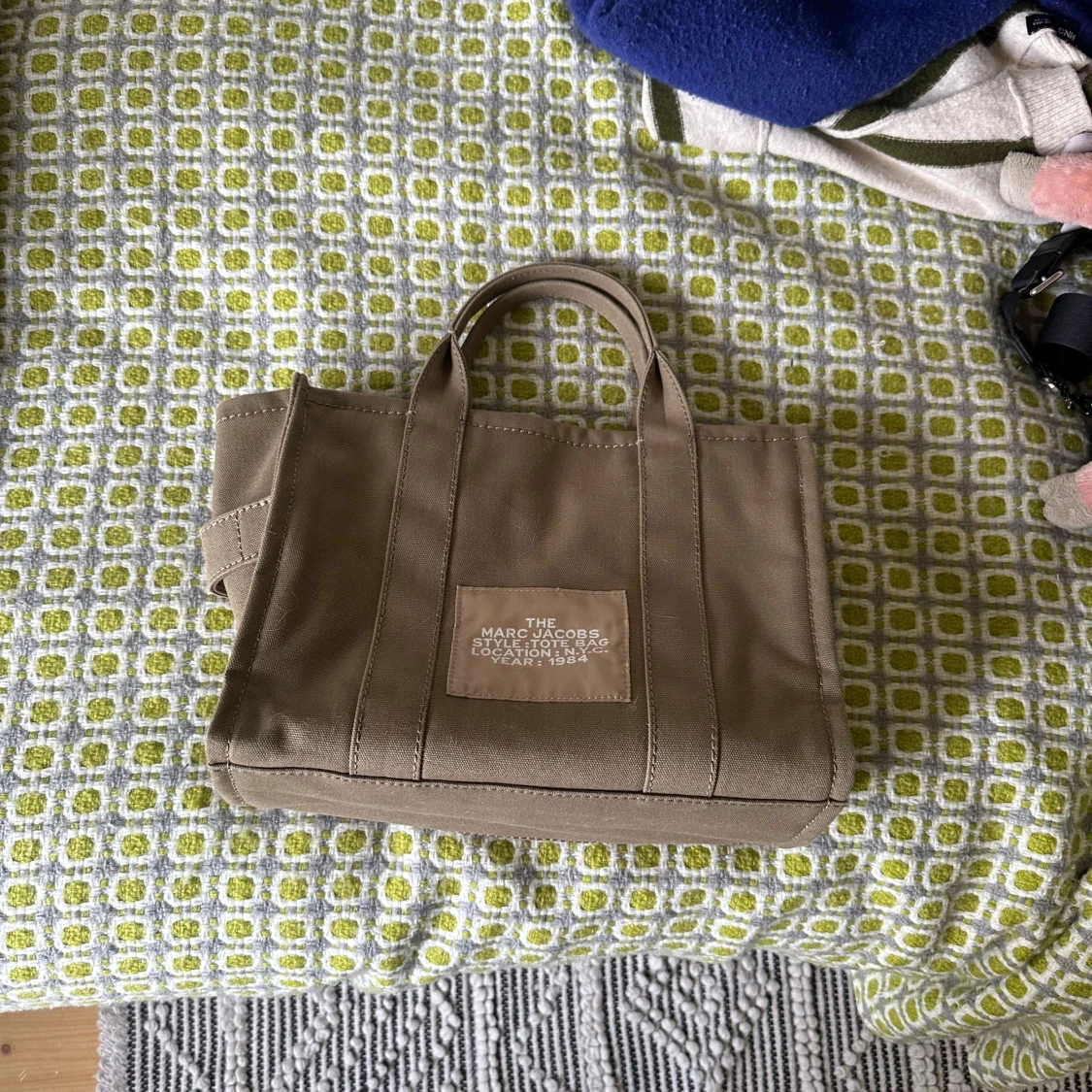 Khaki/grön tote bag från Marc Jacobs - 91