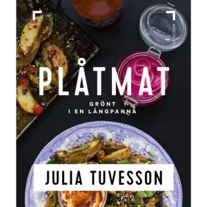 Julia Tuvesson gjorde tidigt succé på Instagram med sin opretentiösa och glädjefyllda matlagningsstil med fokus på vegetarisk vardagsmat. Framförallt blev hon snabbt känd för det hon kallar plåtmat.I Plåtmat - gröna rätter i långpanna lär du dig allt du behöver veta för att bli en mästare på att tillaga vegetariska allt-i-ett-rätter. Boken är uppdelad i två delar. I den första lär du dig hur du lagar de bästa plåtmåltiderna på ett kreativt och enkelt sätt med hjälp av ett antal vardagsguider. I den andra delen hittar du över 40 recept fördelade under kategorierna förrätter, huvudrätter, desserter, tillbehör och såser. Recepten varvas med inspirationsguider som smakkartor, ersättningslistor, hitte-på-plåtar och nya begrepp som guacamoleprincipen och tacokonceptet. Du hittar allt från sallader till pytträtter, biffar, pasta och desserter. För att laga rätterna i boken behöver du inte ha någon som helst förkunskap inom matlagning. Boken vänder sig både till dig som redan är en frälst vegoälskare och till dig som är intresserad av att få ny inspiration kring enkel och grön matlagning med ingredienser som du redan har hemma.    Format Inbunden   Omfång 153 sidor   Språk Svenska   Förlag Norstedts   Utgivningsdatum 2018-08-31   Medverkande Kristin Lidström   Medverkande Julia Tuvesson   ISBN 9789113084763  