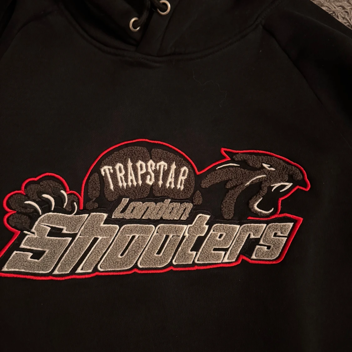 Svart hoodie och byxor från Trapstar - 92