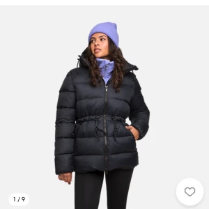 Everest jacka - Säljer pga att jag redan har en likadan och då detta var en present, endast testad. Precis som ny