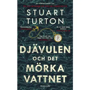 Vald till en av årets bästa böcker av The Guardian, Daily Mail, Financial Times, The Independent & Amazon.com!»En fängslande saga för vuxna. Jag kunde inte lägga den ifrån mig.« Titti Schulz, Go'kväll, SVT »En sällsynt skickligt berättad deckare.« Vald till en av årets bästa deckare 2022 av Lotta Olsson, DN »En roman som överraskar gång på gång och som håller läsaren i eggande ovisshet ända fram till det mörka slutet.« Betyg: 5 av 5 - Viktor Andersson, BTJ Året är 1634 och Samuel Pipps, världens främste detektiv, forslas ombord på ostindiefararen Saardam. Fartyget ska föra honom till Amsterdam där han ska avrättas för ett brott han kanske - eller kanske inte - begått. I sällskap har han sin lojala livvakt, Arent Hayes, som är fast besluten att bevisa sin väns oskuld. Bland de andra passagerarna finns Sara Wessel, en adelskvinna med en hemlighet. Men fartyget har knappt hunnit komma ut på öppet hav förrän resan börjar förgiftas av djävulskap. En märklig symbol dyker upp på seglet. En död spetälsk tycks röra sig över däcken. Boskap dör i natten. Och dessutom hör passagerarna en fasansfull röst viska till dem i mörkret. En röst som utlovar tre oheliga mirakel, följda av en massaker. Onda krafter rör sig över fartygets däck och sakta men säkert får de resenärerna att vända sig mot varandra.Med Pipps fängslad är det bara Arent och Sara som kan lösa mysteriet. En gåta som är kopplad till mörka hemligheter i passagerarnas förflutna - och som nu hotar att sänka fartyget och döda alla ombord.I svensk översättning av Åsa Brolin.STUART TURTON är en brittisk författare och journalist som bor med sin hustru i London. Hans första roman, De sju morden på Evelyn Hardcastle, hyllades av kritikerna och blev en bästsäljare både internationellt och i Sverige. Djävulen och det mörka vattnet är hans lika hyllade andra roman. »Fullkomligt fängslande thriller.« New York Times Book Review »Jag blir glatt överraskad ända fram till slutet.« Leif-Rune Strandell, DAST Magazine »En helt genial bok!« Betyg: 5 av 5 - Läsbulle    Format Pocket   Omfång 489 sidor   Språk Svenska   Förlag Modernista   Utgivningsdatum 2023-08-28   Medverkande Åsa Brolin   ISBN 9789180639194  