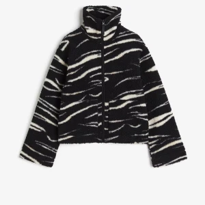zebra teddy jacka H&M - super skön teddyjacka från H&M inköpt i början av året, Storlek S, sparsamt använt och superfint skick för att ha använts halva vintern.💕💕 