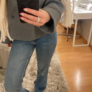 Blå jeans  - Säljer ett par klassiska blå jeans i bra skick. Ändast använda några få gånger.💗
