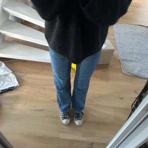 Mango  jeans - Blåa jeans ifrån mango i modellen Matilda, storlek 38🩵 
