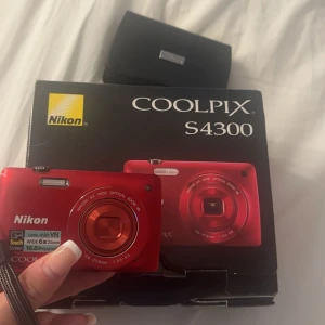 Nikon coolpix s4300 - Säljer min Nikon coolpix s4300 då den inte kommer till användning. Använt ett fåtal gånger och är i väldigt bra skick. 