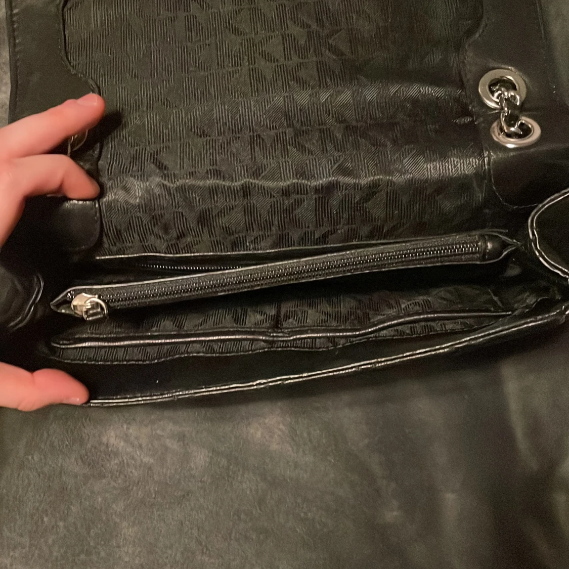 Svart quiltad axelväska från Michael Kors - 2