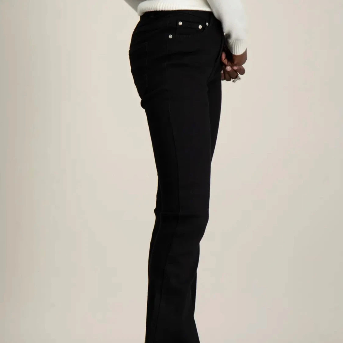 Svarta bootcut jeans - 2