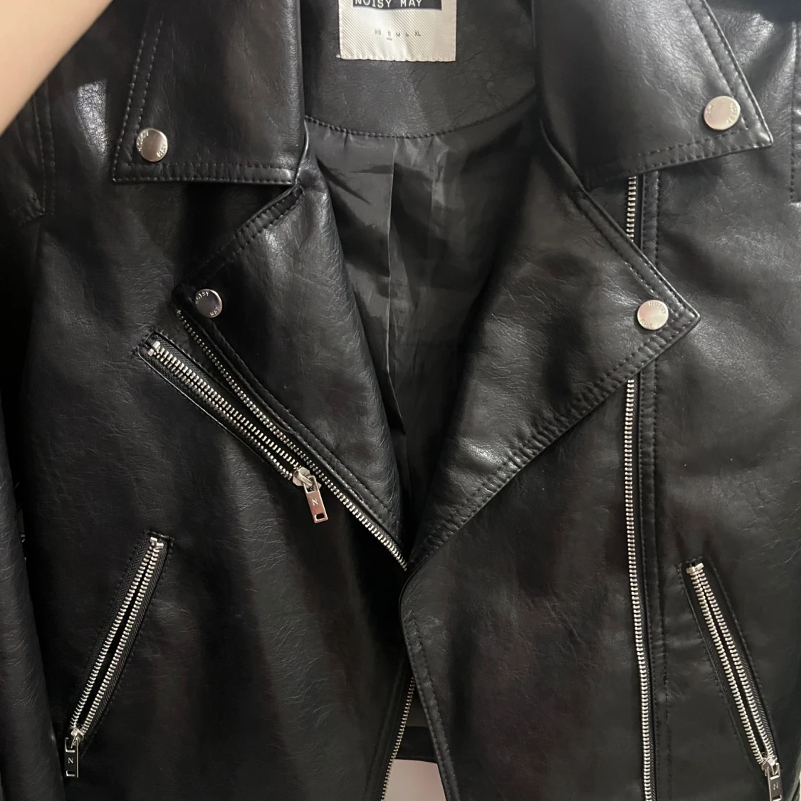 Svart skinnjacka från Vero moda  - 3