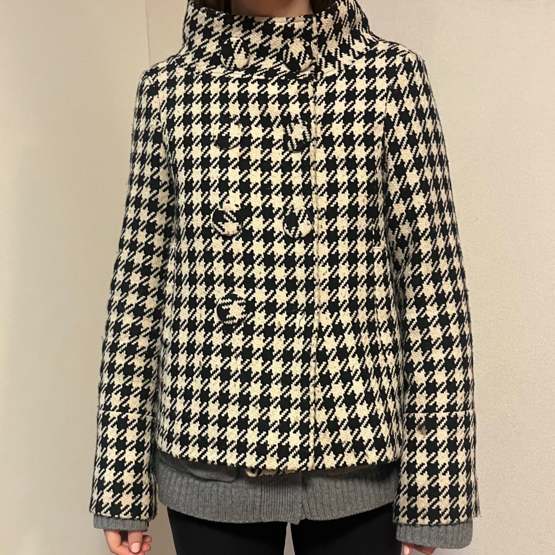 Rutig kappa med knappar