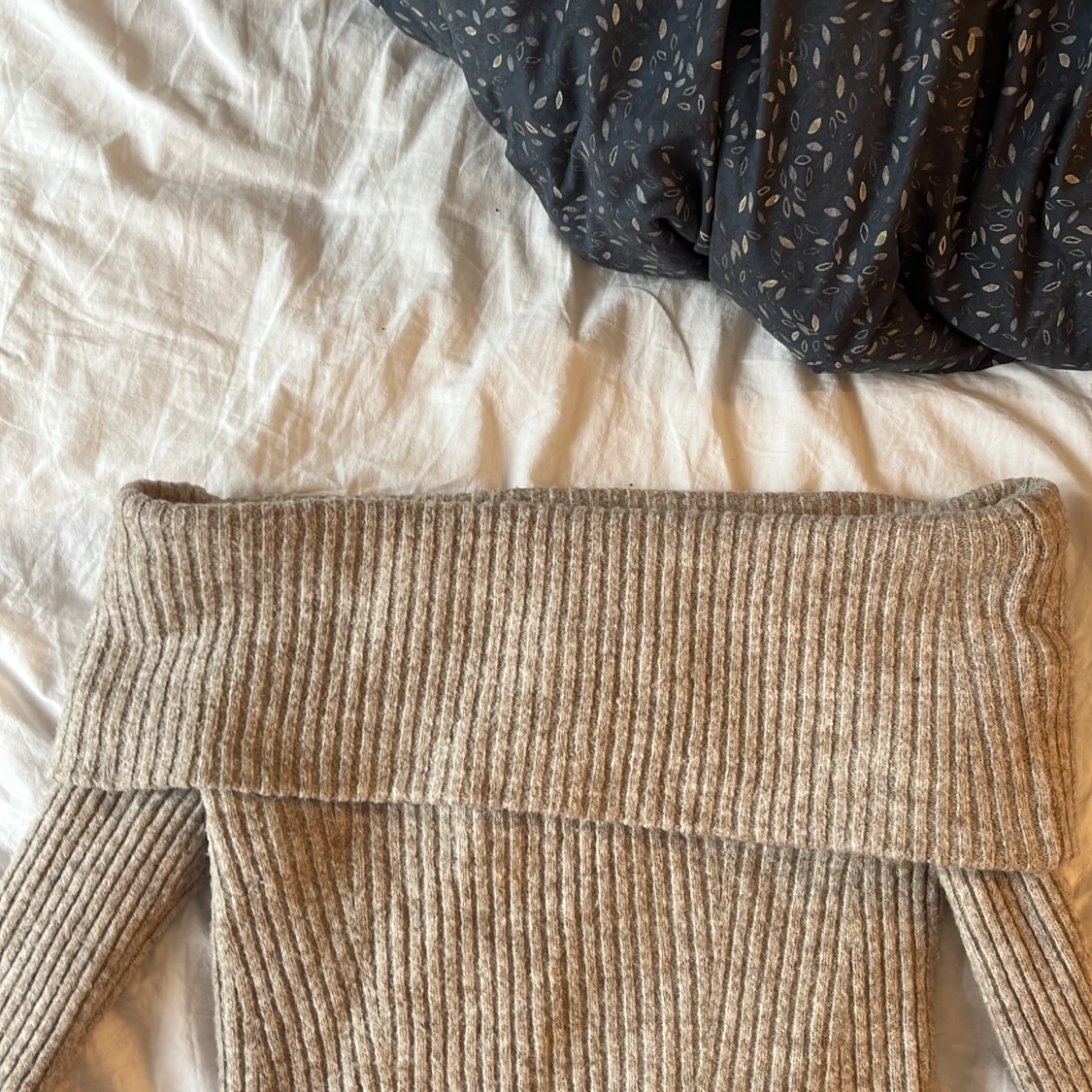 Beige ribbad offshoulder tröja från H&M - 2