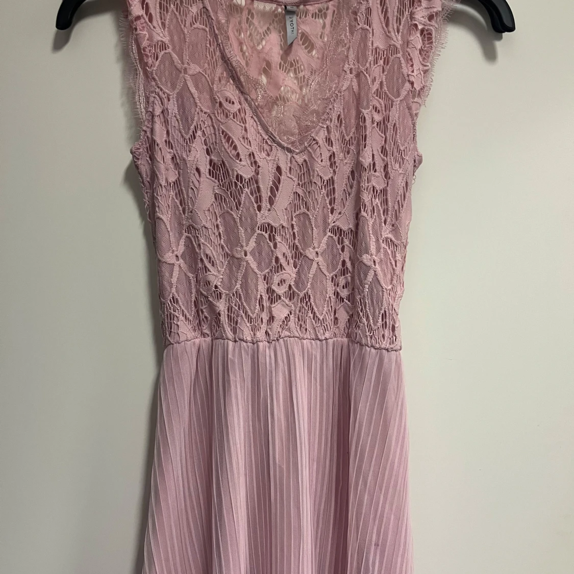 Rosa spetsklänning från HM