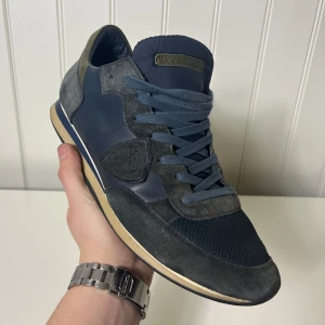 Philippe model trpx - Philippe model TRPX  sneakers. Orginal storlek 43 men passar 43-44. Osäker om storlek eller andra frågor skicka DM. Kom med prisfördlag!