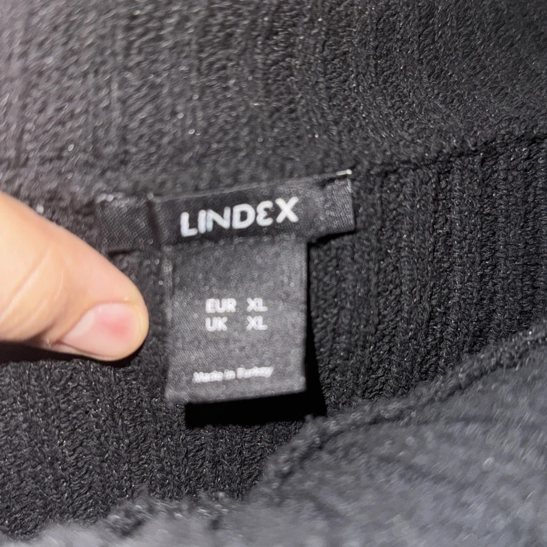 Svart ribbad tröja från Lindex - 1