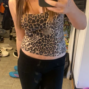 Leopardmönstrat linne - Snygg leopardmönstrat linne i beige och svart, skriv om ni har frågor❤️