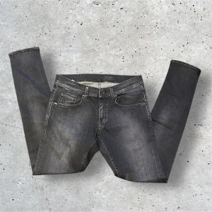 Tiger of Sweden jeans  - Tiger of Sweden jeans - skick 9,5/10  - storlek W32 L32 - modell: Slim - nypris ca 1599 mitt pris 324kr - pris kan diskuteras vid snabb affar!!