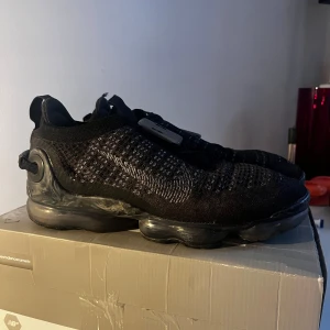 Nike vapormax flyknit  - I bra skick med mycket kvar att ge, storlek 46 men passar även 45, skriv om frågor eller bud.