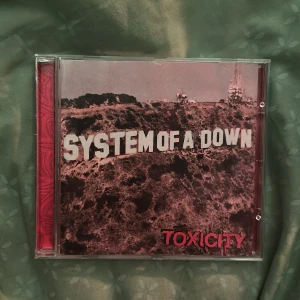 system of a down cd - soad cd av deras mest kända album, med några av dom mest kända låtarna. nyskick, inga repor på skivan och aldrig spelad av mig.