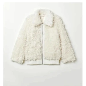 Teddyjacka - Snygg beige teddyjacka från Zara i fint skick!🌸