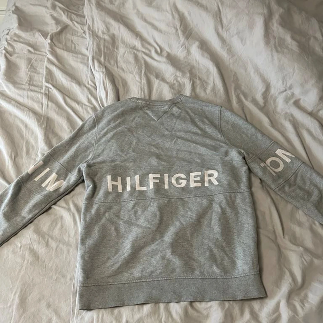 Grå sweatshirt från Tommy Hilfiger - 1