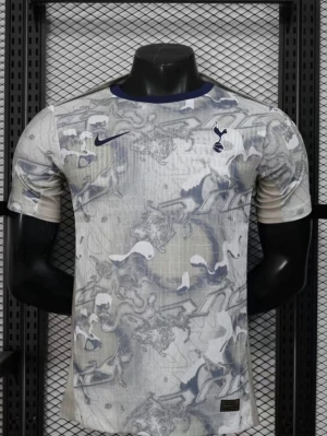 Tottenham Hotspur mönstrad t-shirt - Bra kvalitet, har i flera olika storlekar