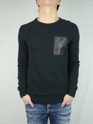 Dondup sweatshirt  - DONDUP SWEATSHIRT Storlek : M Passform : Normal Användning : Hoodien är i ett väldigt fint skick utan defekter Nypris : Cirka 2000SEK Modellen på bilen är 182CM och väger 78KG