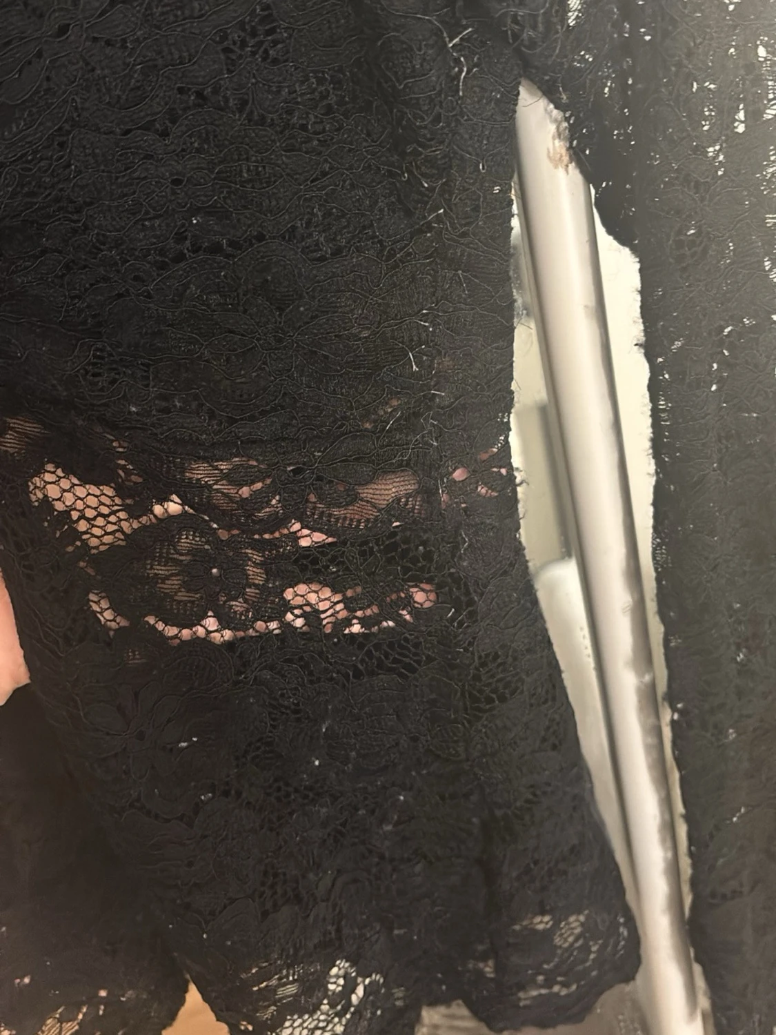 Svart spetsblus med knut från Brisli - 1