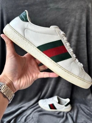 Gucci ace skor - Orginalstorlek 7~42, fråga om innermått vid osäkerhet