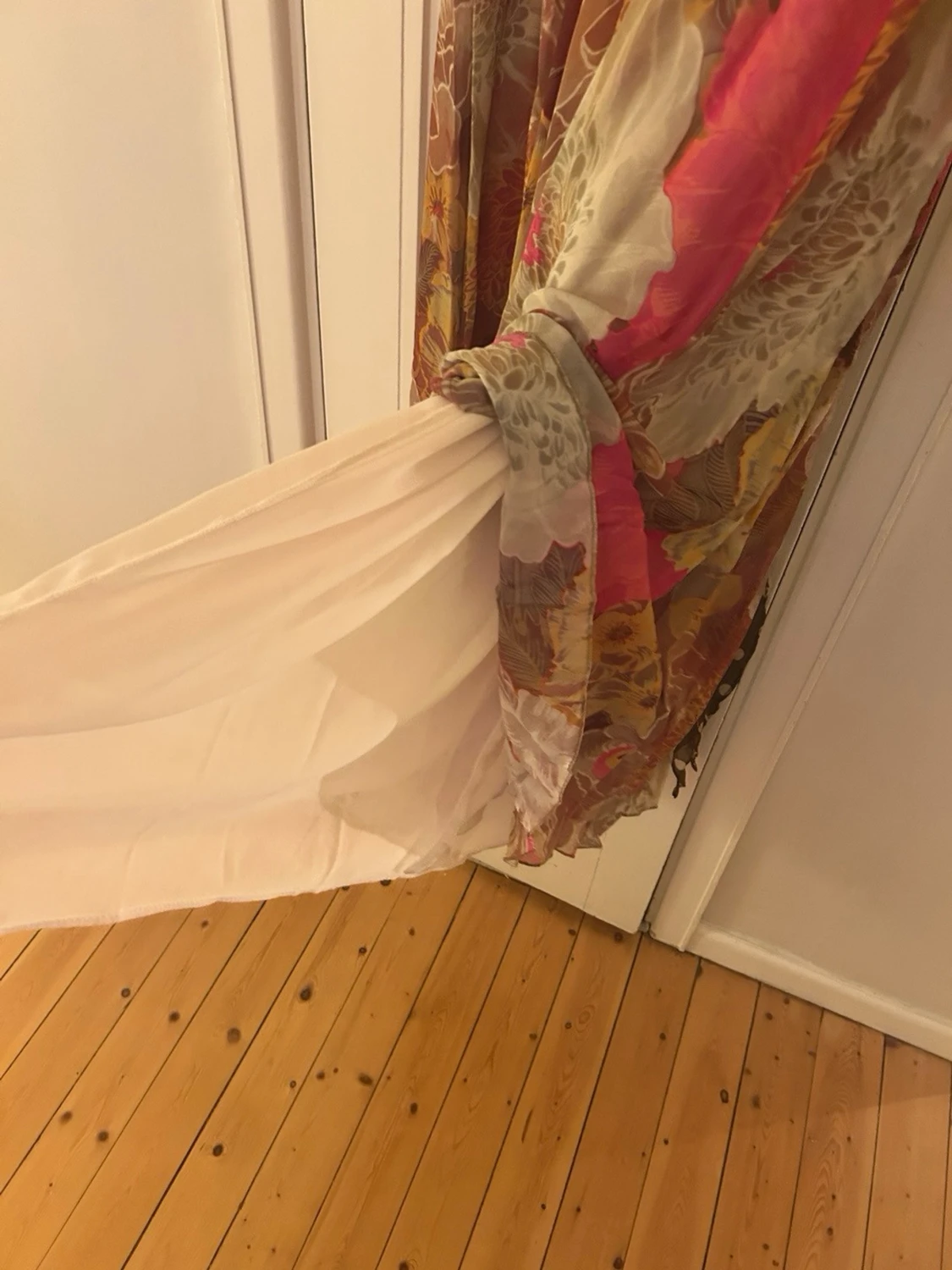 Blommig axelbandslös långklänning - 6