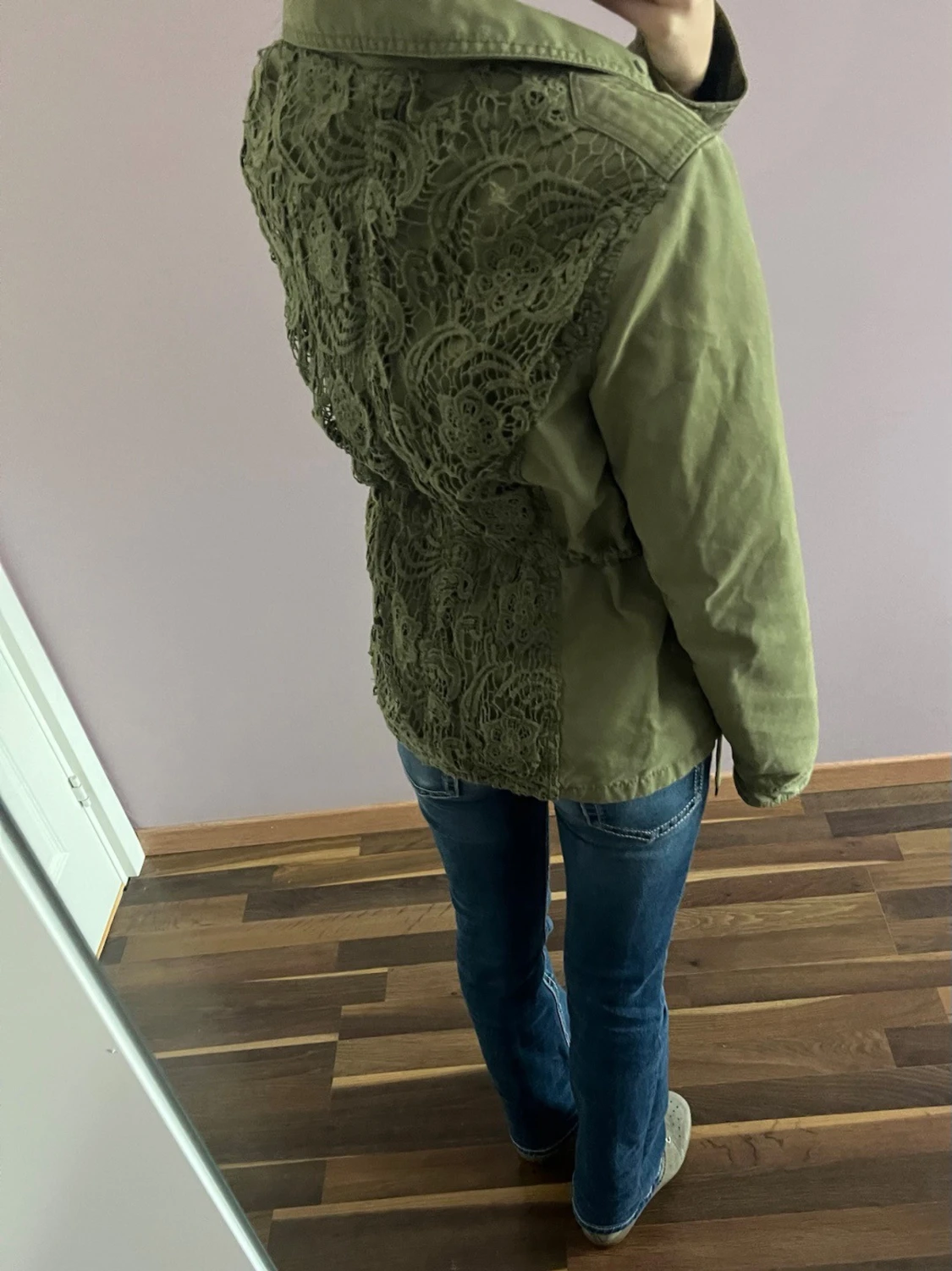 Olivgrön jacka med spetsdetaljer - 1