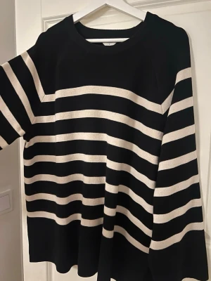 Object stickad tröja  - Mysig fin stickad tröja, helt oanvänd. Storlek L💕