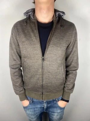 Massimo Dutti cardigan - Size S | Skick 9/10 | Modellen är 184, 74 kg | Hör av dig vid frågor!