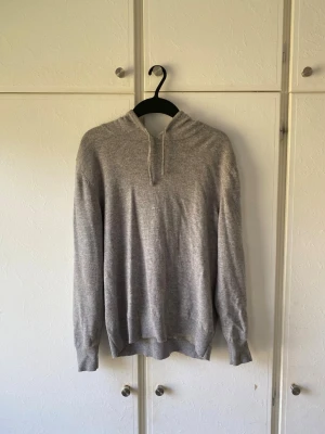 Sayless Hoodie  - Grå Hoodie från sayless i bra skick 