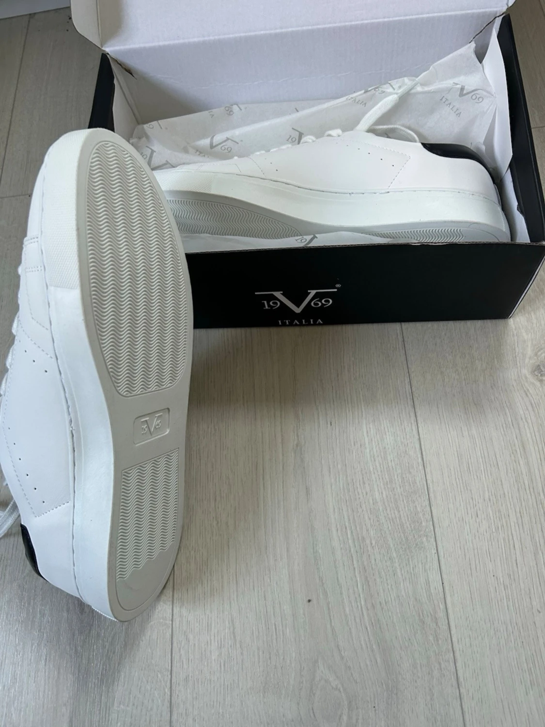 Vita sneakers från 19V69 Italia - 2
