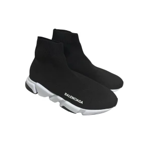  B.A.L.E.N.C.I.A.G.A  runners - b.a.l.e.n.c.i.g.a Speed LT Sneakers – Svart 🖤👟  High-end sneakers med futuristisk och minimalistisk design ✨ Strumpliknande passform som ger hög komfort hela dagen 👌 Lätt konstruktion och clean silhuett för en exklusiv look 💎 Perfekta för både streetwear och mer uppklädda outfits 😮‍💨  🔹 Märke: b.a.l.e.n.c.i.g.a 🔹 Modell: Speed LT 🔹 Färg: Svart 🔹 Passform: Normal  📦 Snabb leverans 💎
