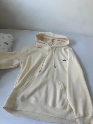 Lacoste hoddie - Lacoste hoddie storlek S, mycket fin och snygg färg