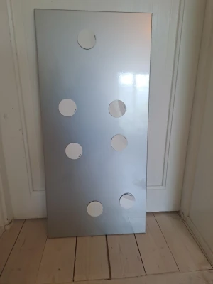 Magnet-tavla IKEA - Magnet-tavla från ikea med 7 mangneter. Passar perfekt för att sätta upp fotografier eller olika papper.