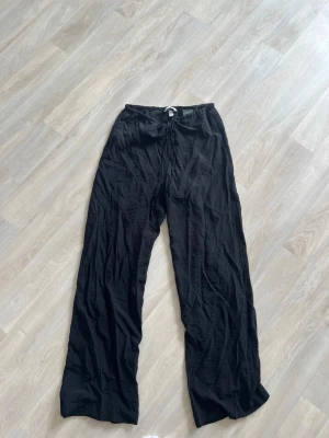 Byxor  - Jättesköna lågmidjade passar xs-S